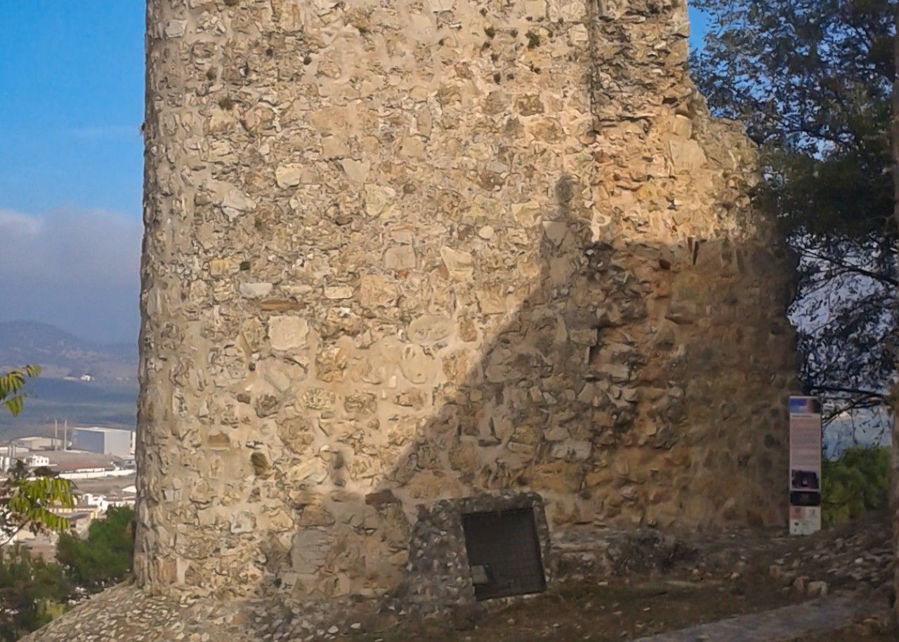 Castillo del Cerro de la Virgen. Castillos y Fortalezas Provincia de Jaén