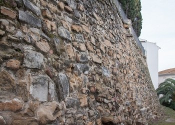 Castillo, aljibe y entorno de la Plaza de Santa Maria