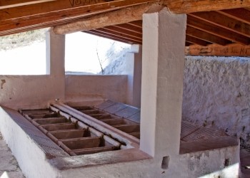 El Robledo public washing area (Segura de la Sierra)