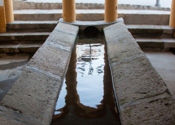 El Nacimiento public washing area (Frailes)