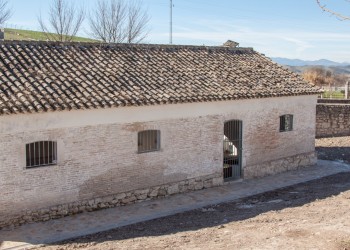 Las Pilas public washing area (Peal de Becerro)