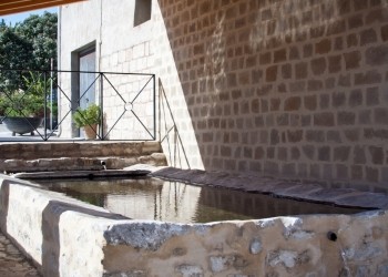 Torre de Tiédar public washing area of El Mármol (Rus)