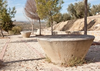 Fuente Regomello public washing area (Fuerte del Rey)